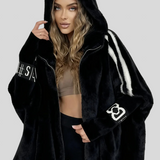 Beatrix – Eleganter Wintermantel mit Fell