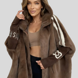 Beatrix – Eleganter Wintermantel mit Fell