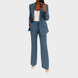 Sara - Ein Anzug, der das Selbstbewusstsein hebt