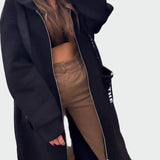 Langer Mantel mit Kapuze