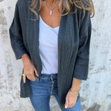 Strickjacke aus Leinen mit Rüschen